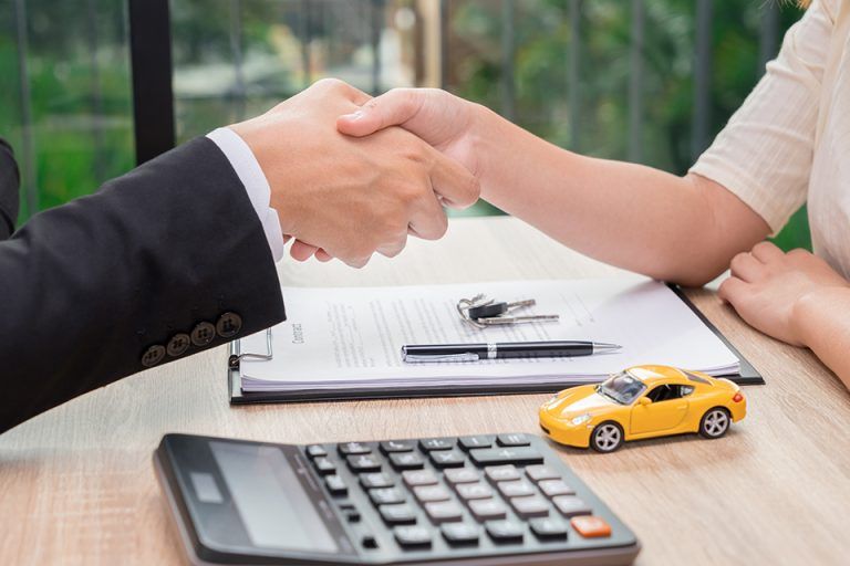 Rachat auto HS : les critères qui influencent le prix
