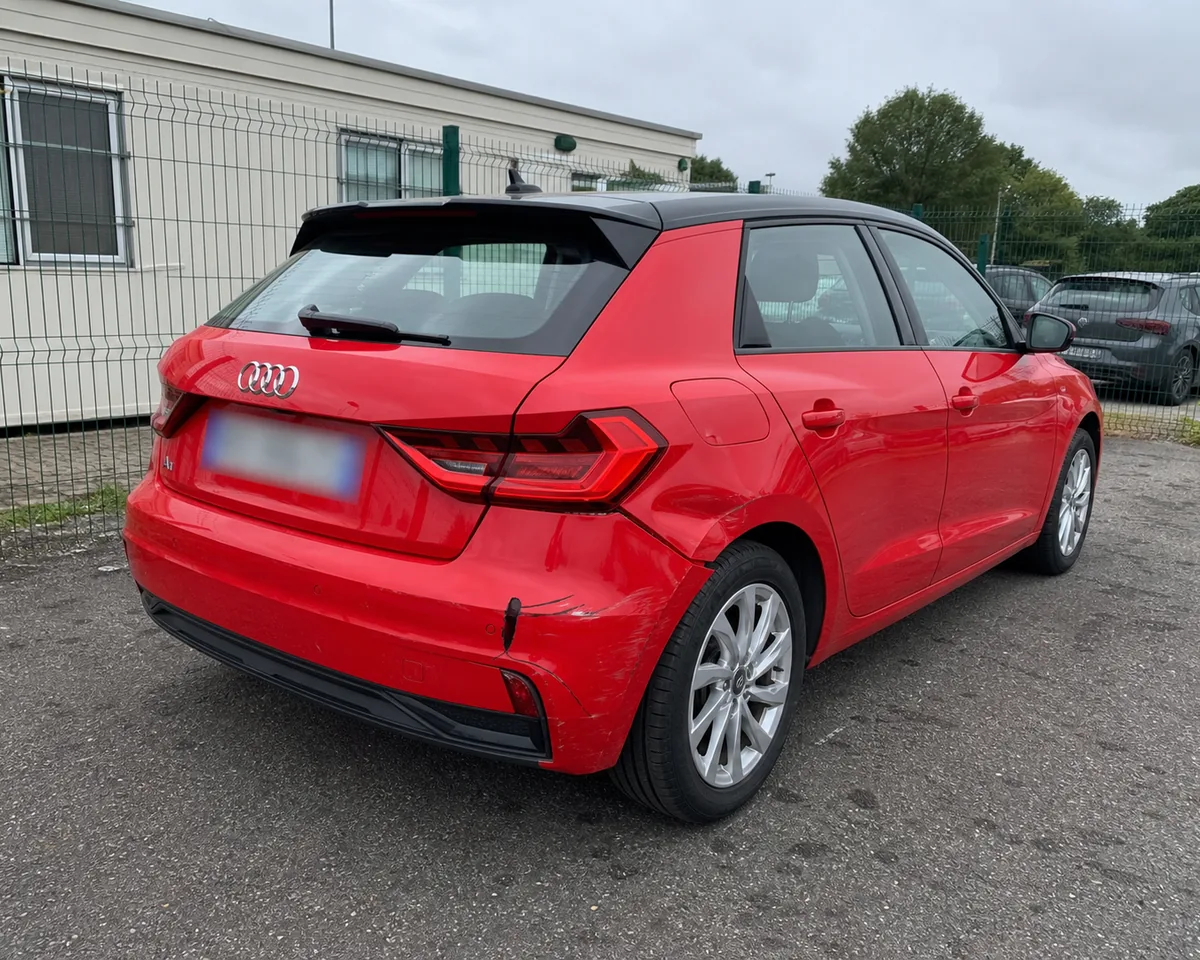 Audi A1 accident&eacute;e avec d&eacute;g&acirc;ts arri&egrave;re